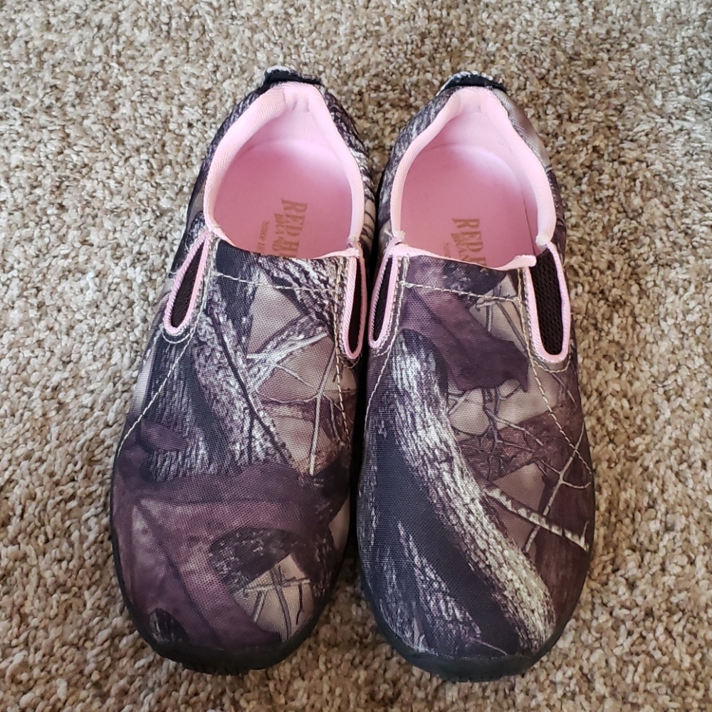 Womens pink camo slip on shoes